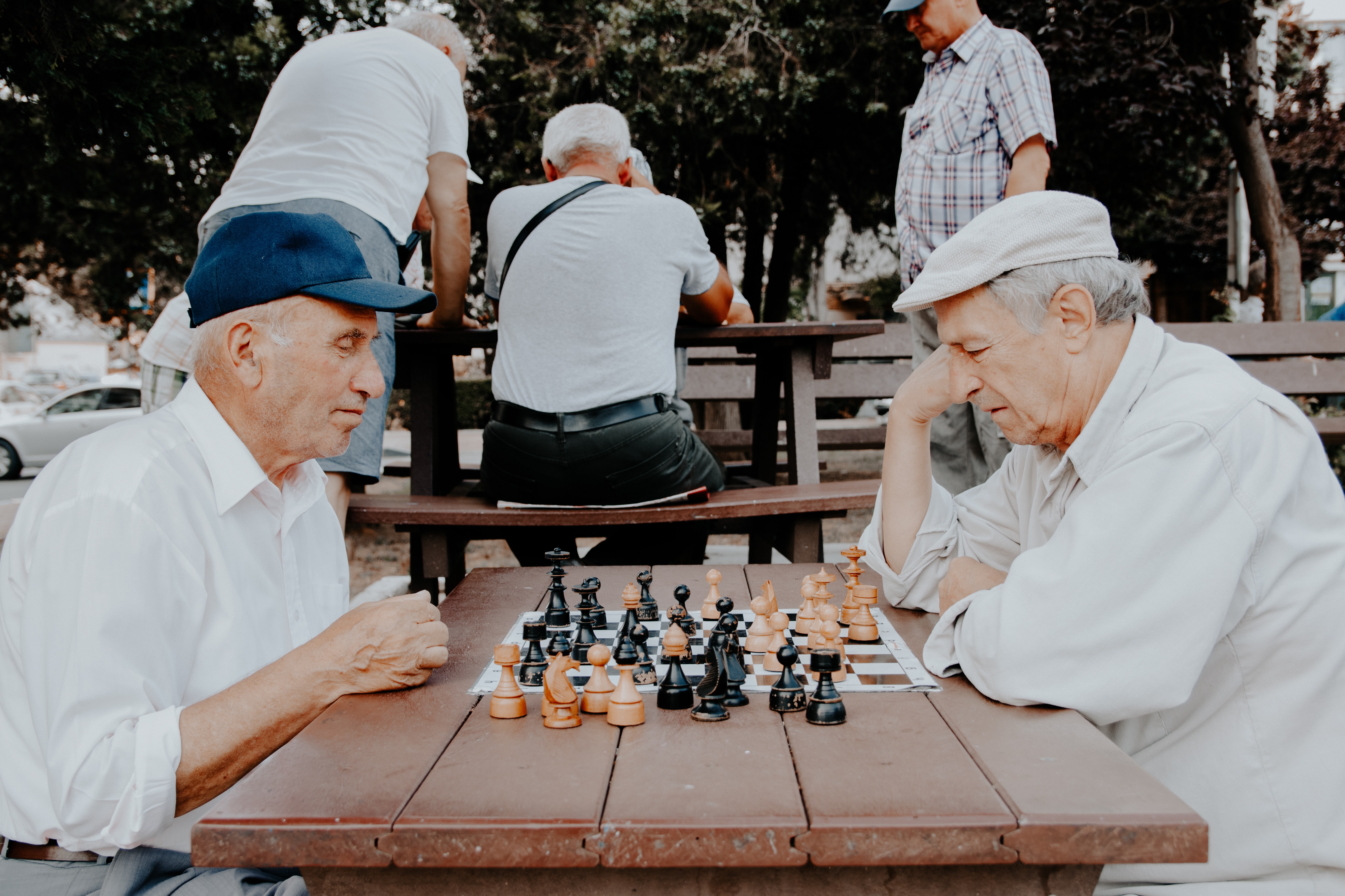 old-man-chess-play